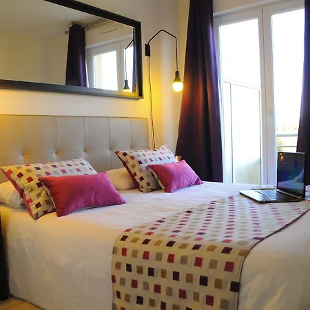 Nemea Side Sophia Antipolis Aparthotel Biot